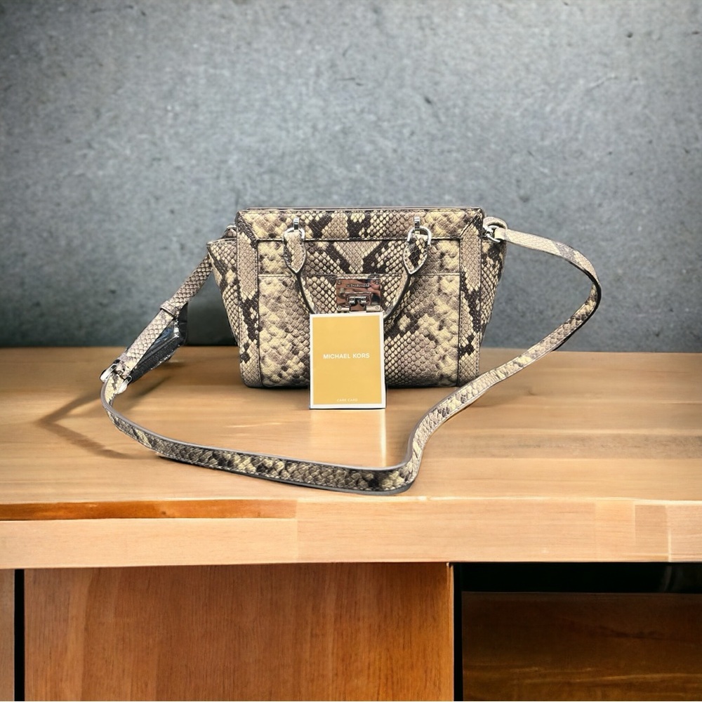 Preowned, excellent condition Michael KorsTina - image 1